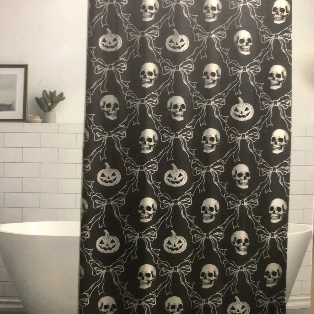 👻  Skull & Pumpkin Fabric Shower Curtain Set w/ skull shower hooks